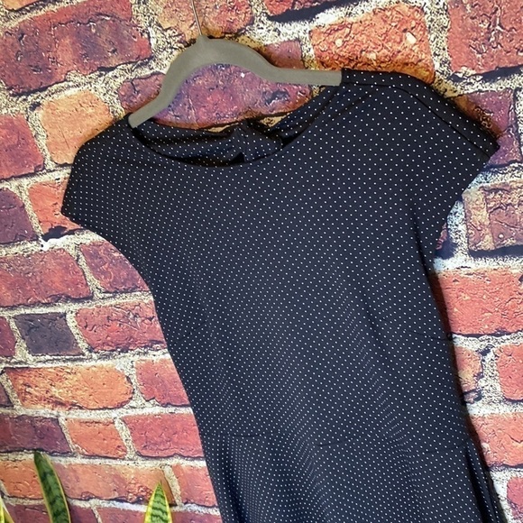 Gap Black Fit & Flare Skater Dress with Open Back with Bunny Tie Size 8 - Picture 6 of 10